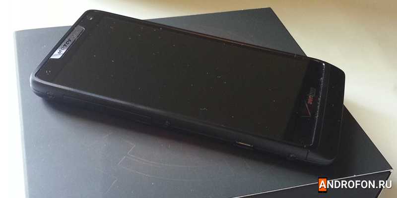 Motorola Razr M с ПЭТ плёнкой.