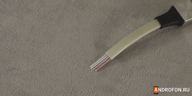Дешевый USB кабель с четырьмя проводами питания в кабеле.