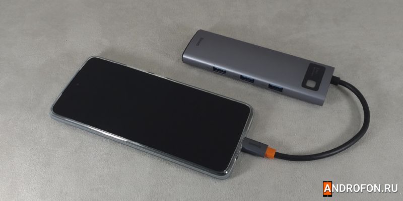 Для успешного подключения USB хаба к телефону может потребовать дополнительный OTG переходник иначе хаб работать не будет.